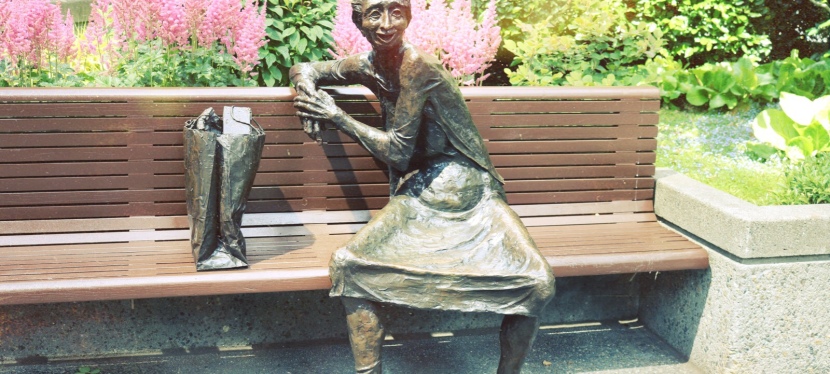 Seattle: Smiling Bag Lady
